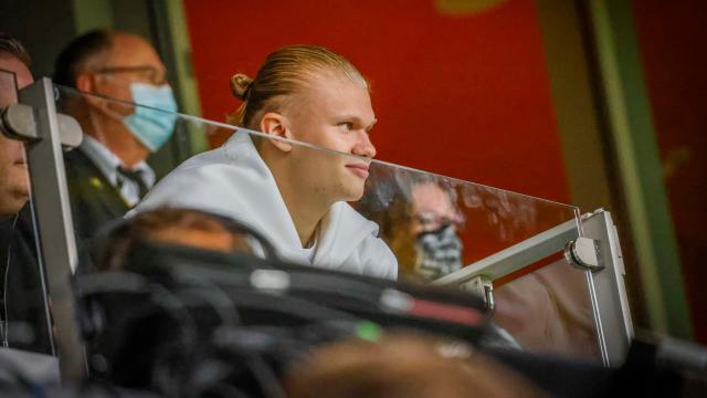 世界杯比赛直播软件-没哈兰德，进球和赢球真难！球迷推着多特主场连胜